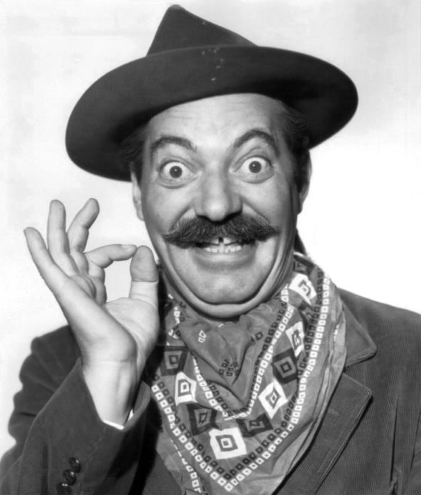 https://en.wikipedia.org/wiki/Jerry_Colonna_%28entertainer%29